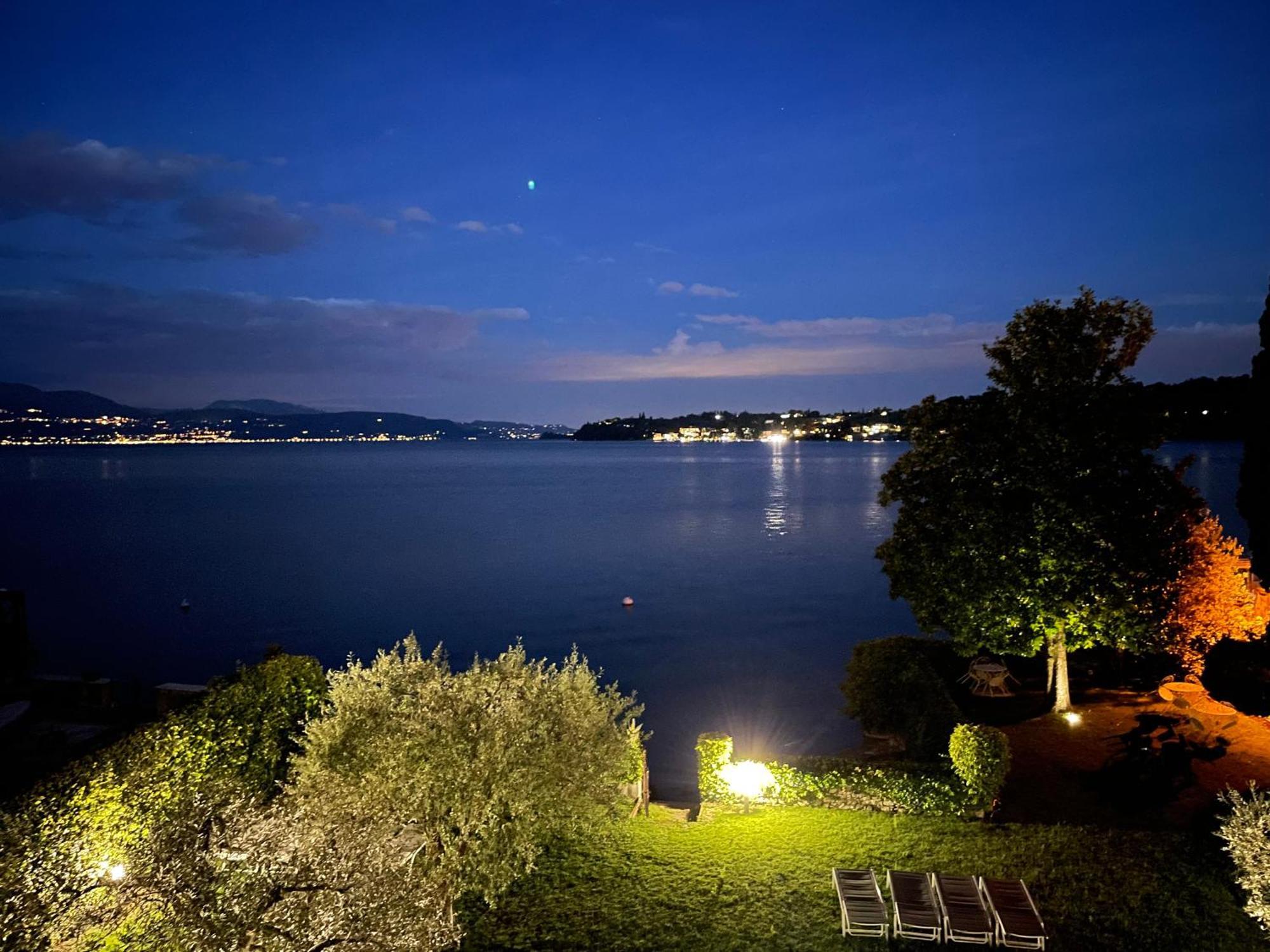 Luxury Lakeside Apartment Right On The Water Salò Dış mekan fotoğraf