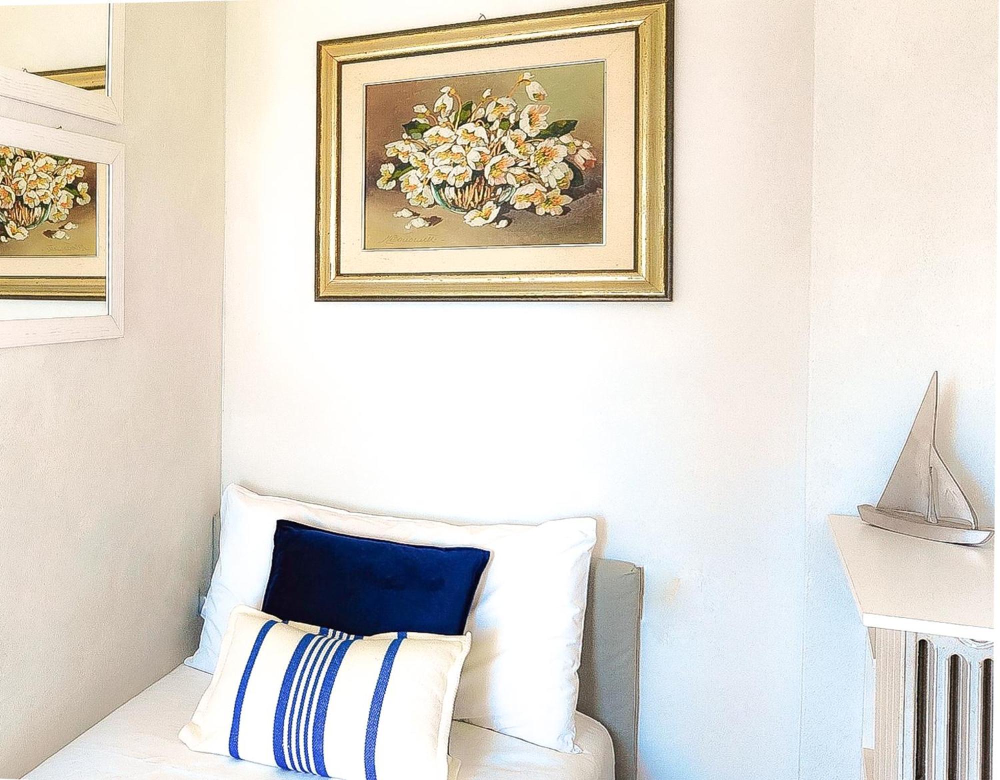 Luxury Lakeside Apartment Right On The Water Salò Dış mekan fotoğraf