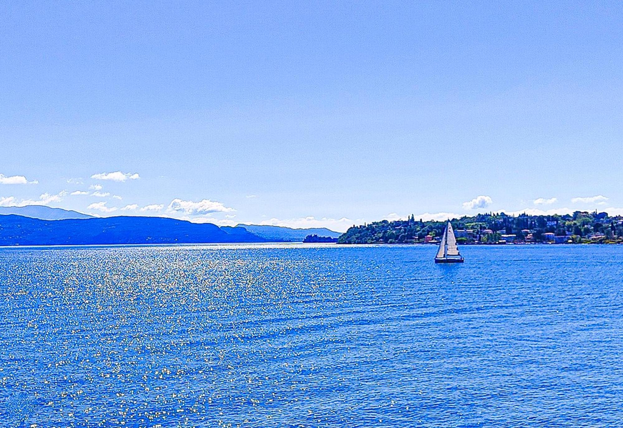 Luxury Lakeside Apartment Right On The Water Salò Dış mekan fotoğraf