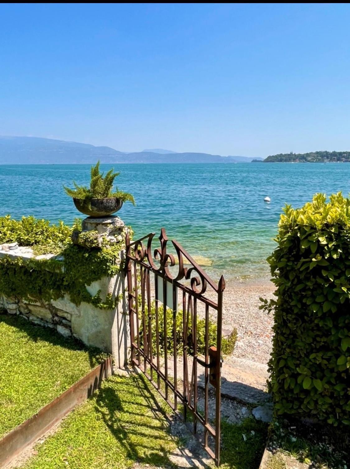 Luxury Lakeside Apartment Right On The Water Salò Dış mekan fotoğraf