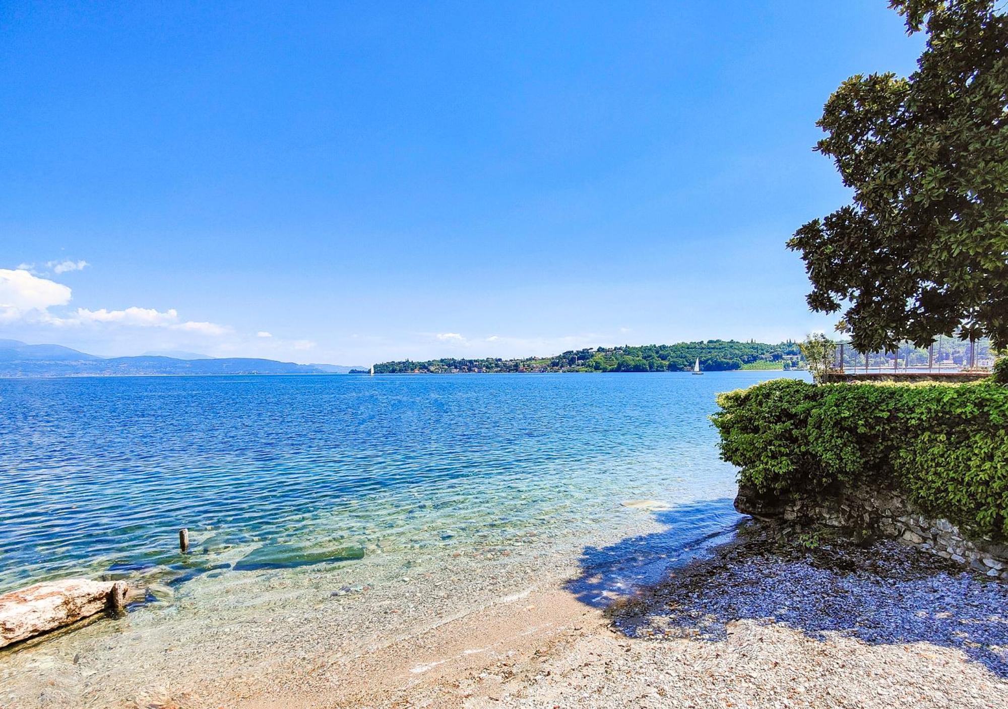 Luxury Lakeside Apartment Right On The Water Salò Dış mekan fotoğraf