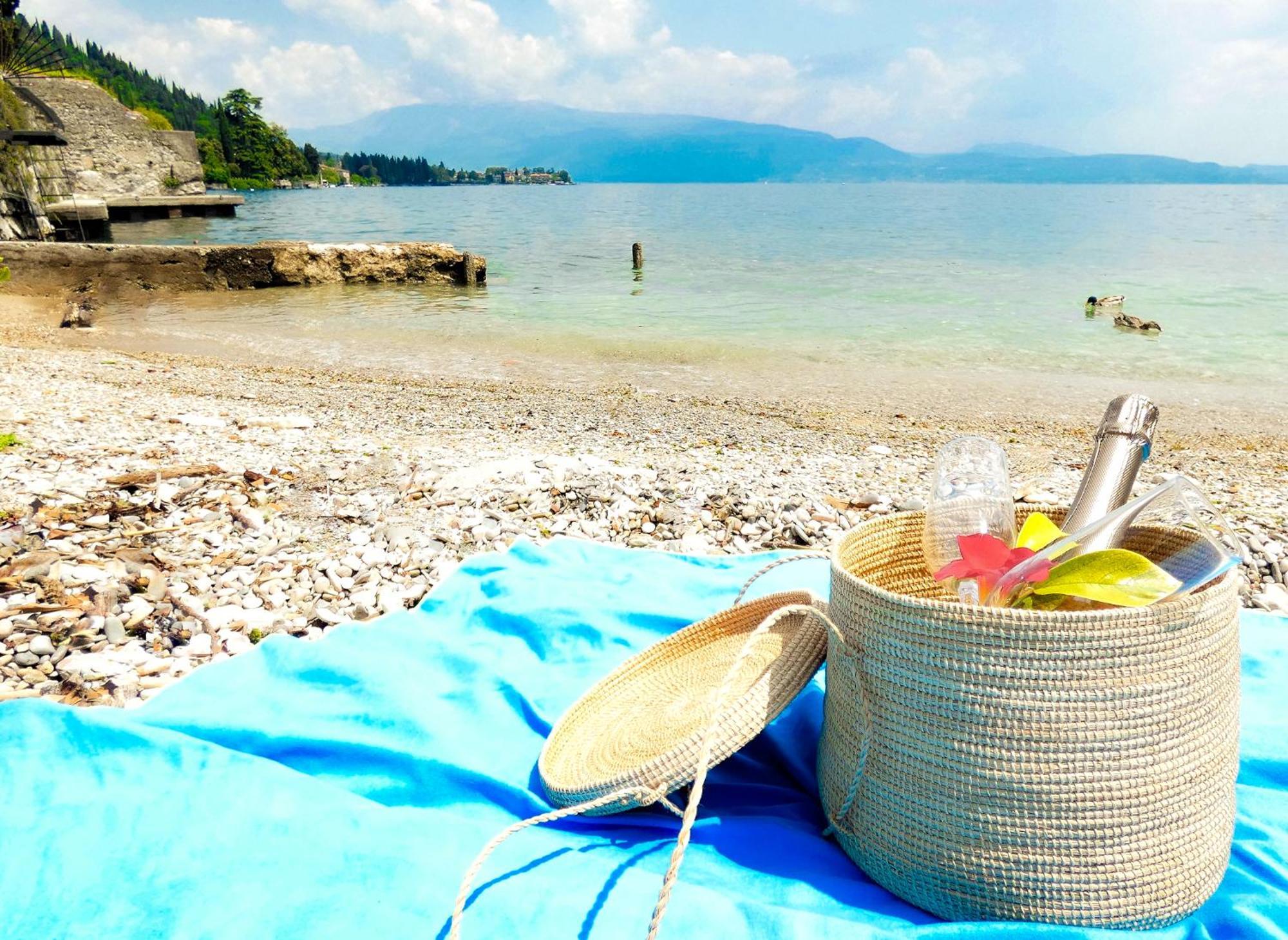 Luxury Lakeside Apartment Right On The Water Salò Dış mekan fotoğraf